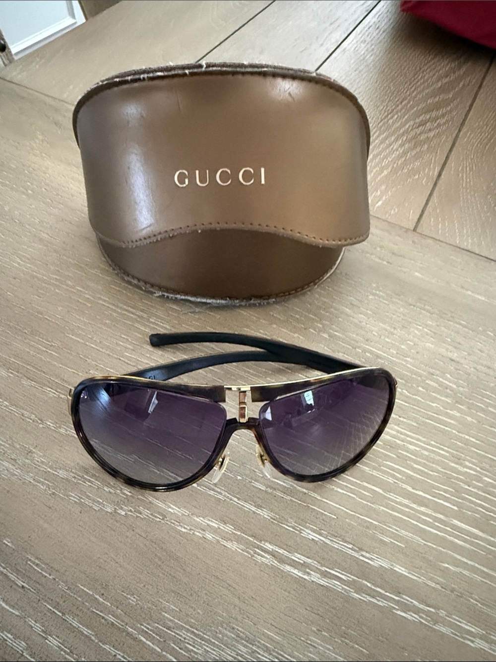 Gucci Aviator Sunglasses with Purple Gradient Lenses and Gold Frame